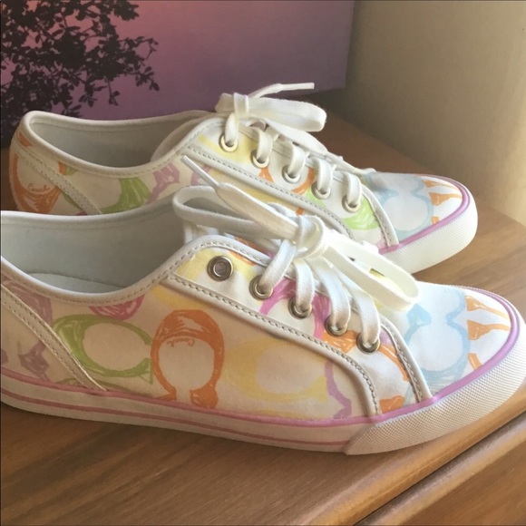 Coach - Picture 4 of 4